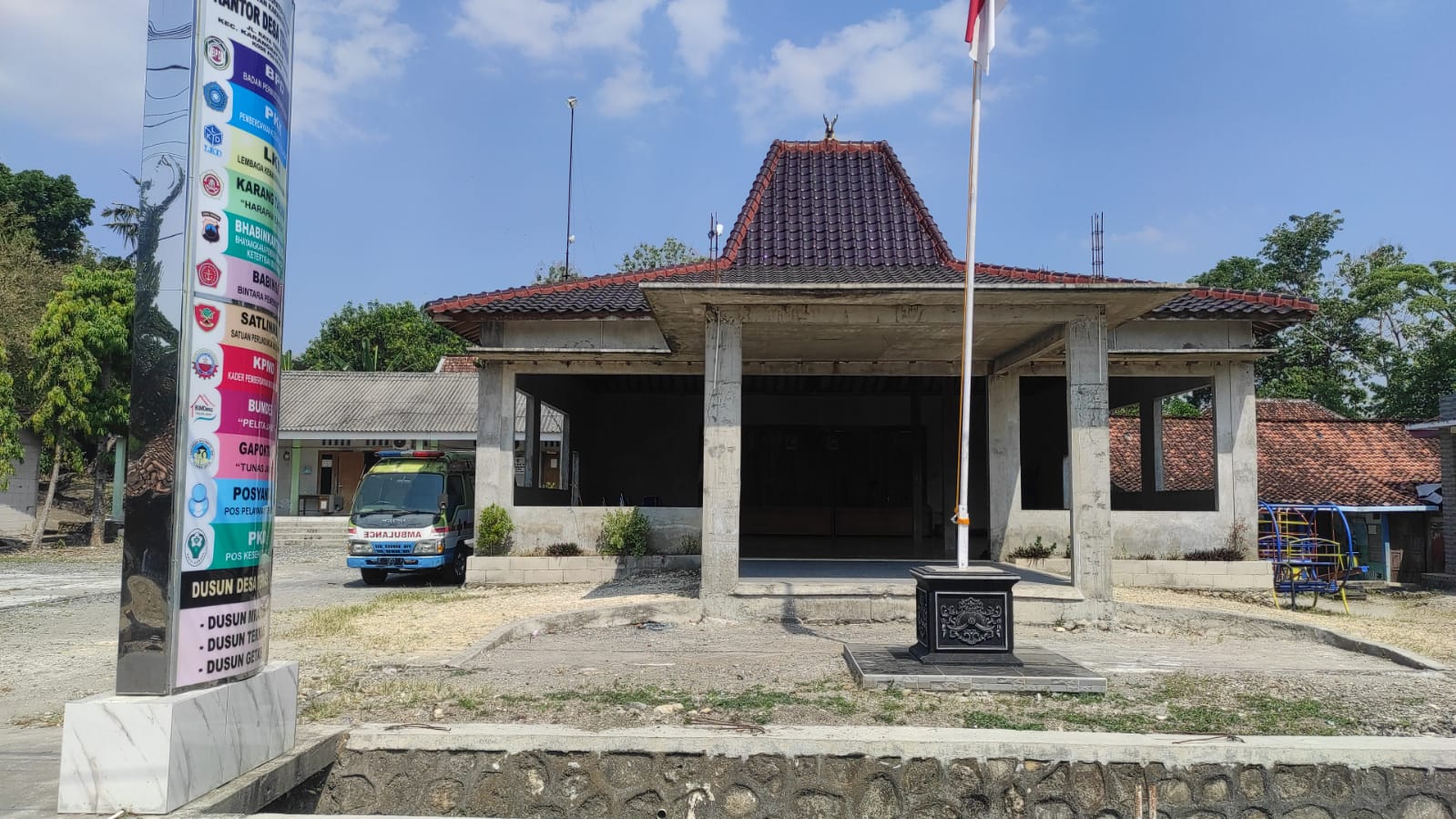 <p>Balai&nbsp; Desa Termas</p>
